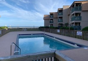 rubber-surface-hotel-pool