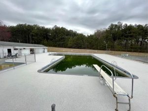 rubber-surface-commercial-pool